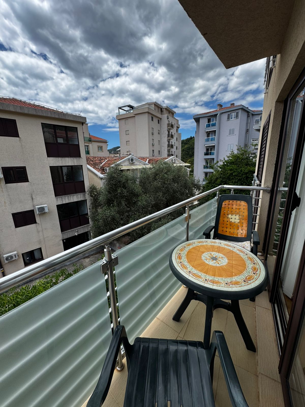 1-BEDROOM APARTMENT AT A SUPER PRICE!!!