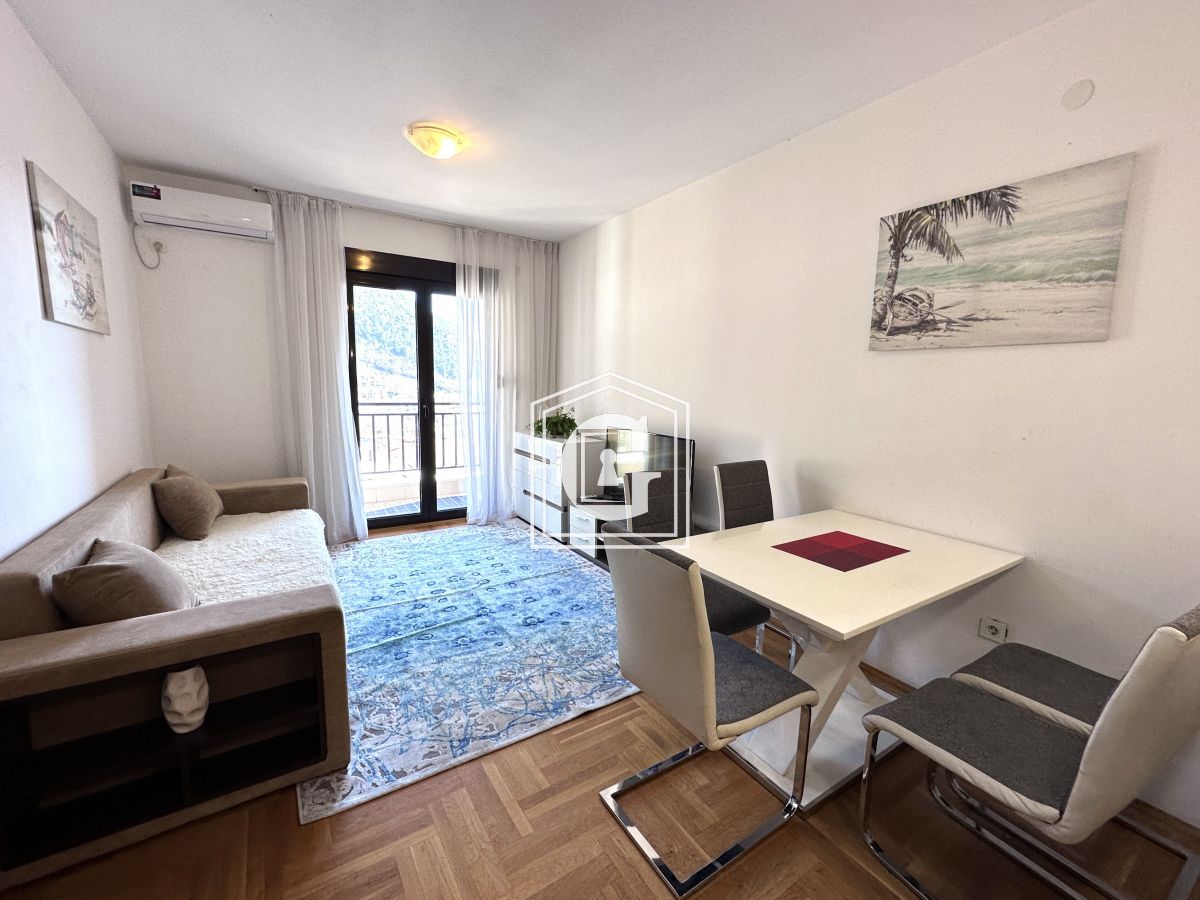 Apartment With 2 Bedrooms And Park View!!!