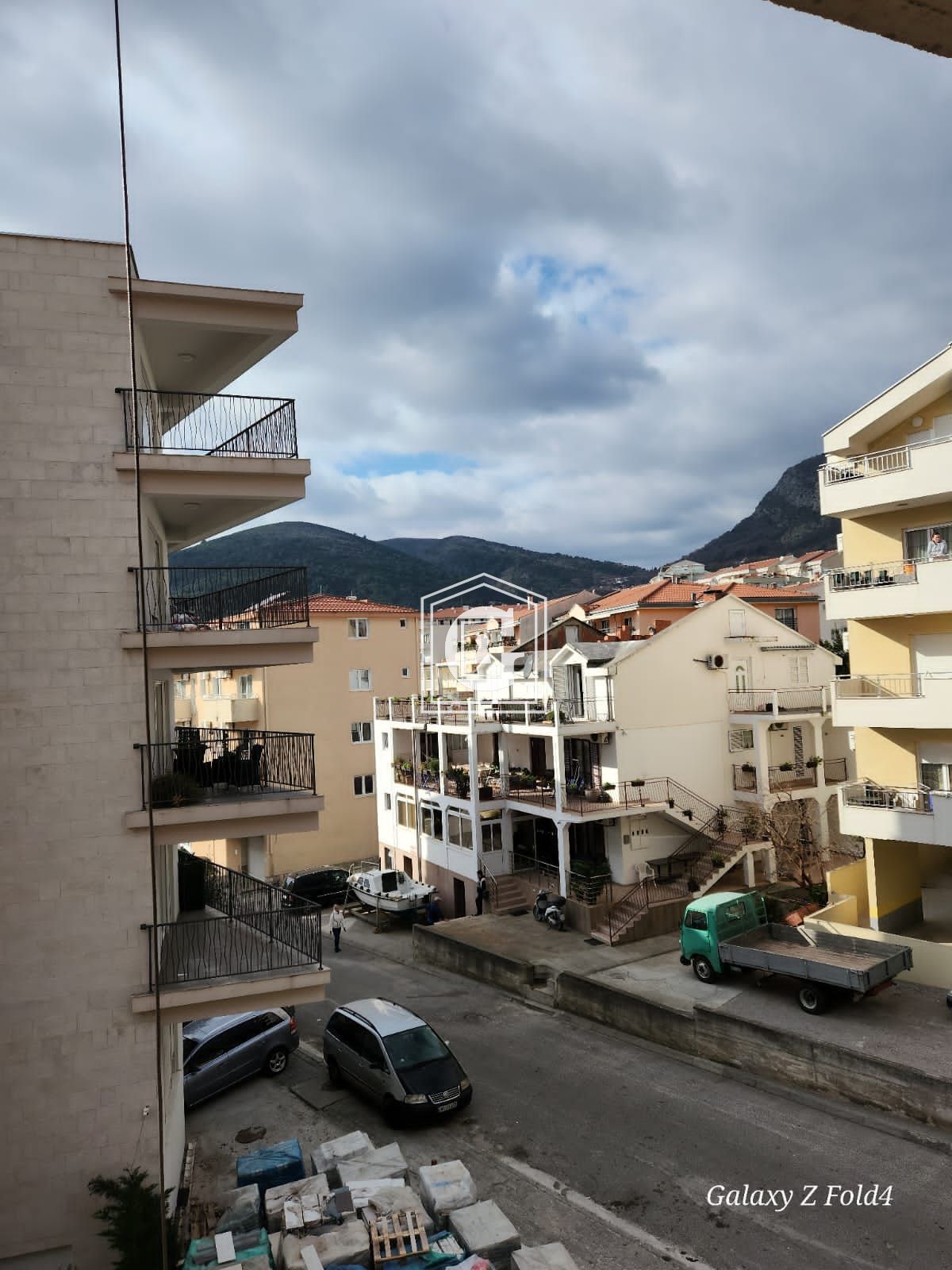 Spacious Apartment With 1 Bedroom And Mountain Views!!!