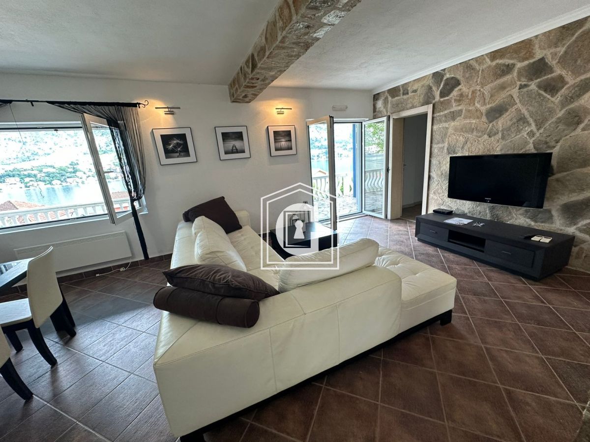Amazing Apartment With 3 Bedrooms And A Stunning View!!!