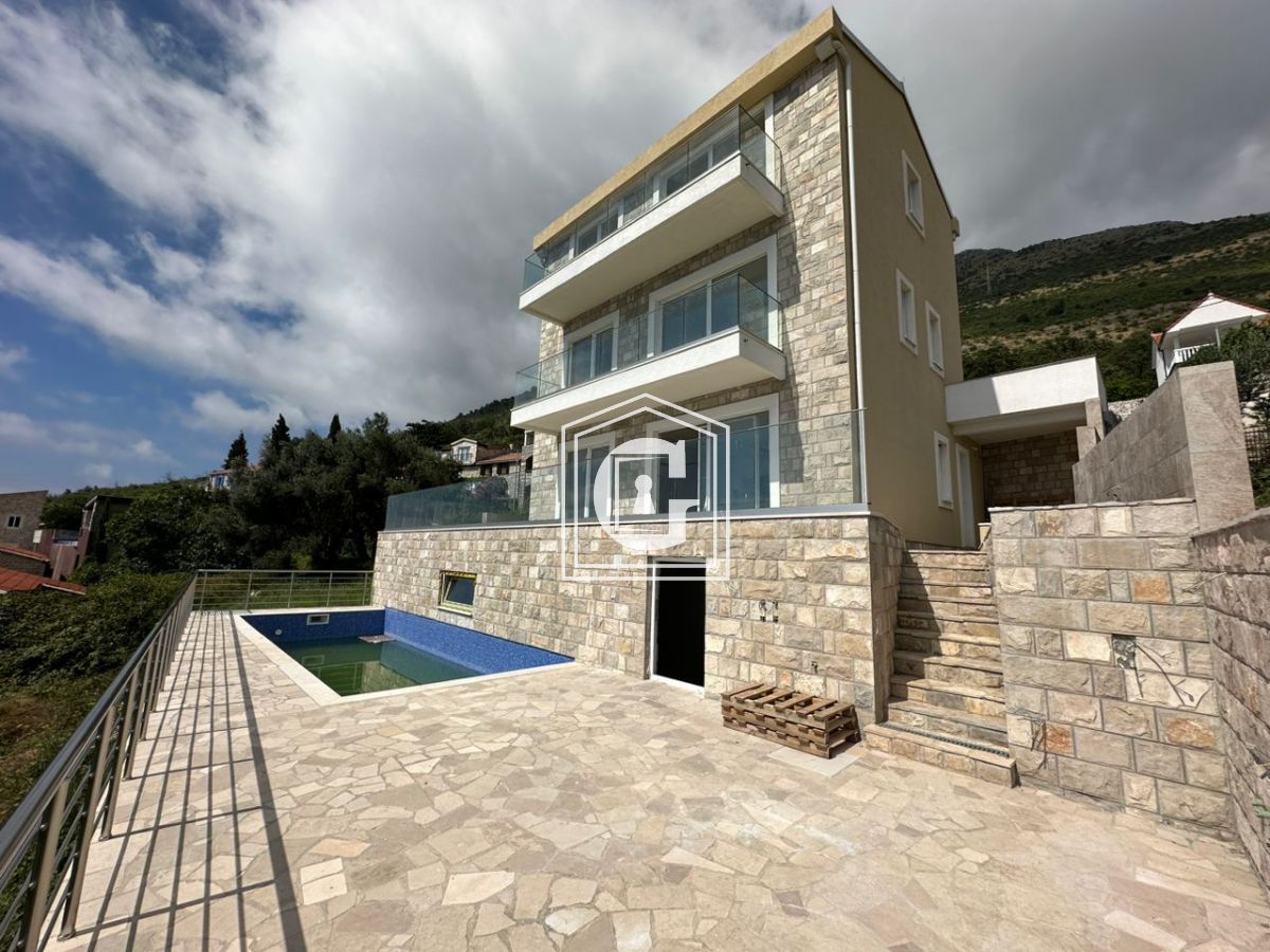 Villa With A Pool With A Stunning View And In An Amazing Location!!!