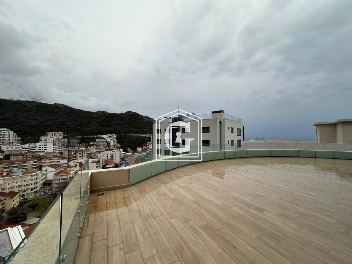 Apartment With 2 Bedrooms On The First Line!!!