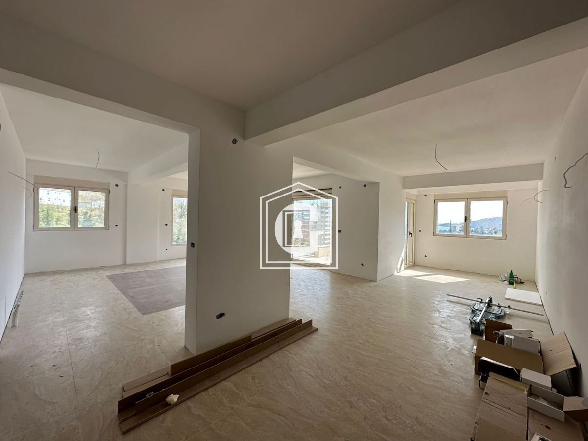 Bright And Spacious Apartment With 3 Bedrooms And A Sea View!!!