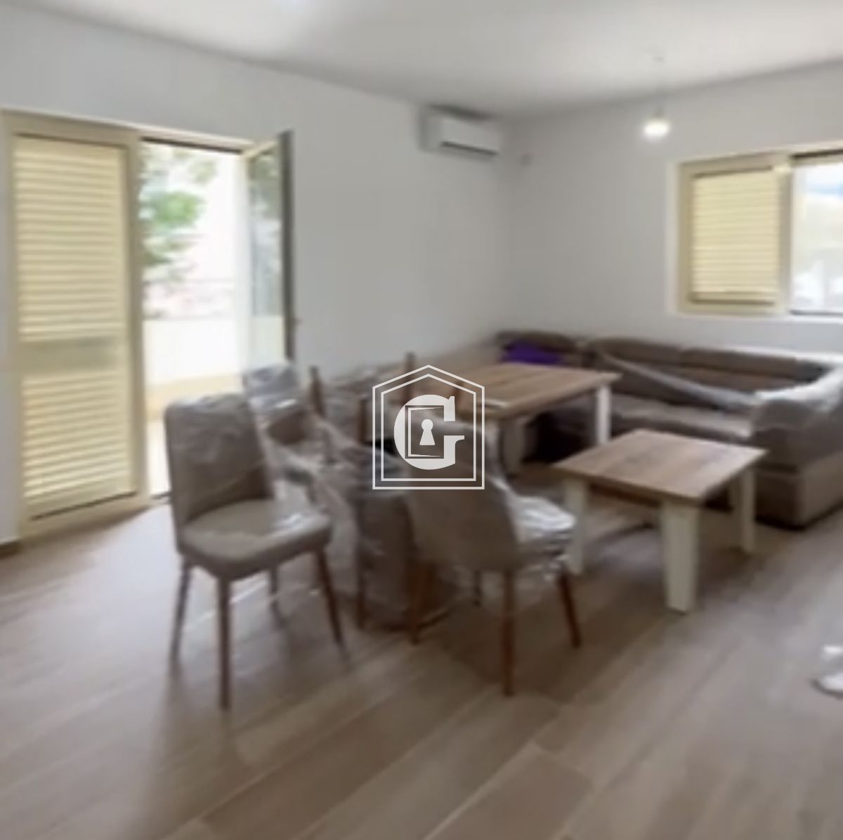 Apartment With 3 Bedrooms And Mountain Views!!!
