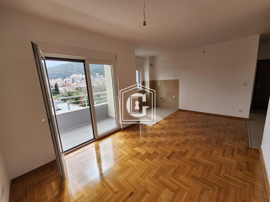 Apartment With 2 Bedrooms And Sea View!!!