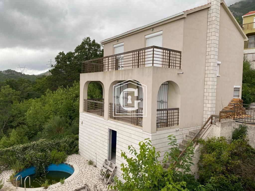 Villa With 3 Bedrooms, Pool And 480m2 Land !!!