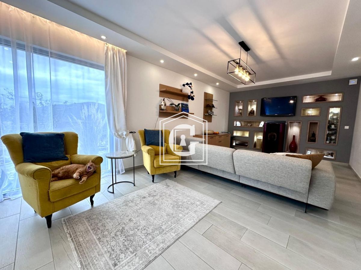 Designer Villa In A Secluded Location!!!