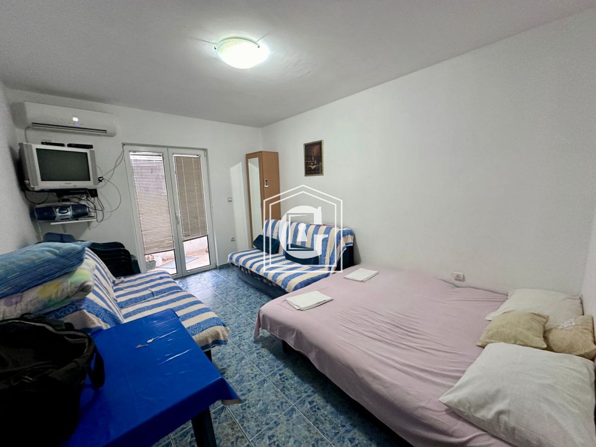 One-Bedroom Apartment In A Quiet Location!!!