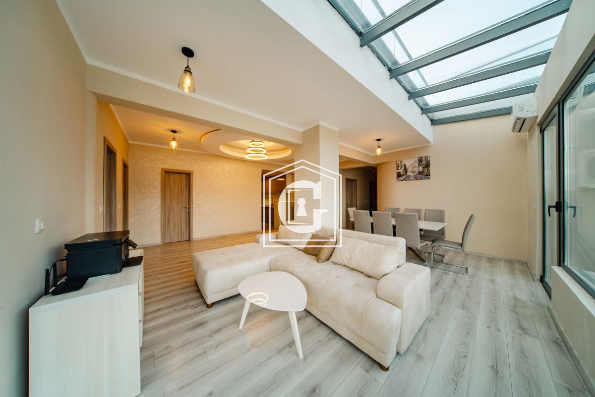 Luxurious Penthouse By The Sea!!!