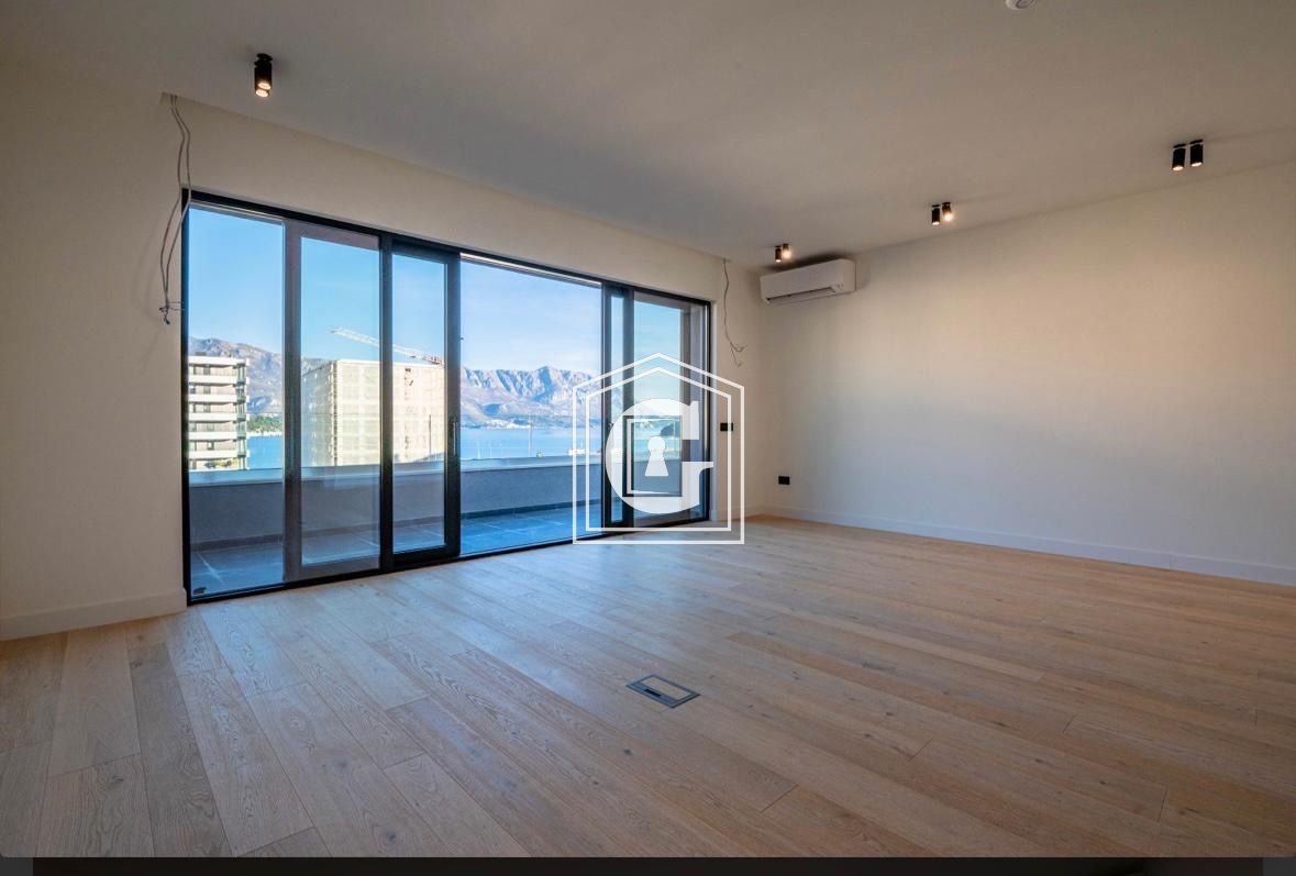 Luxury Apartment With 3 Bedrooms In A New House