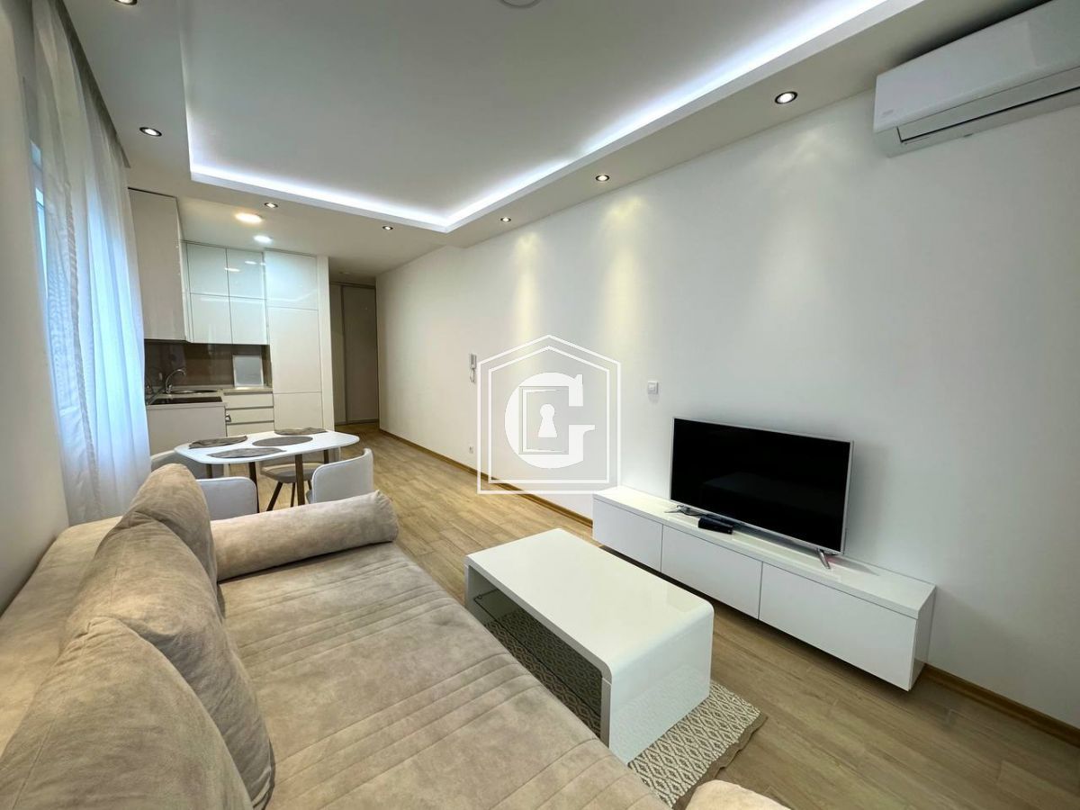 Studio In A Modern House!!!!