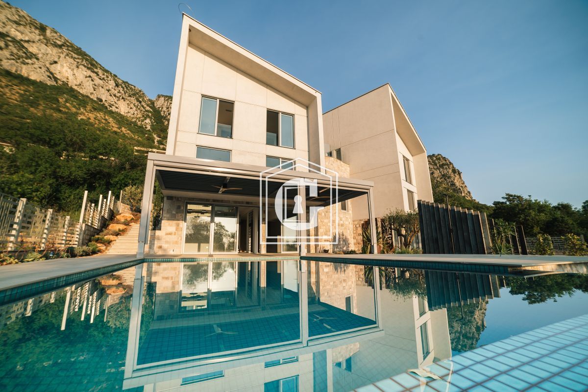 Super Stylish Eco Villa!!!
