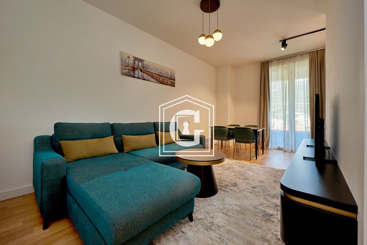 Apartman sa 2 spavaće sobe sa pogledom na more i planine!
