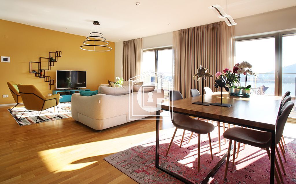 Luksuzni Apartman Sa 3 Spavaće Sobe Na Prvoj Liniji Od Mora!!! Neverovatan Pogled Na More!