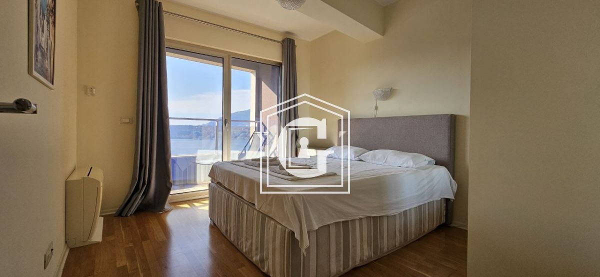 Apartman sa 1 spavaćom sobom! Prva linija!