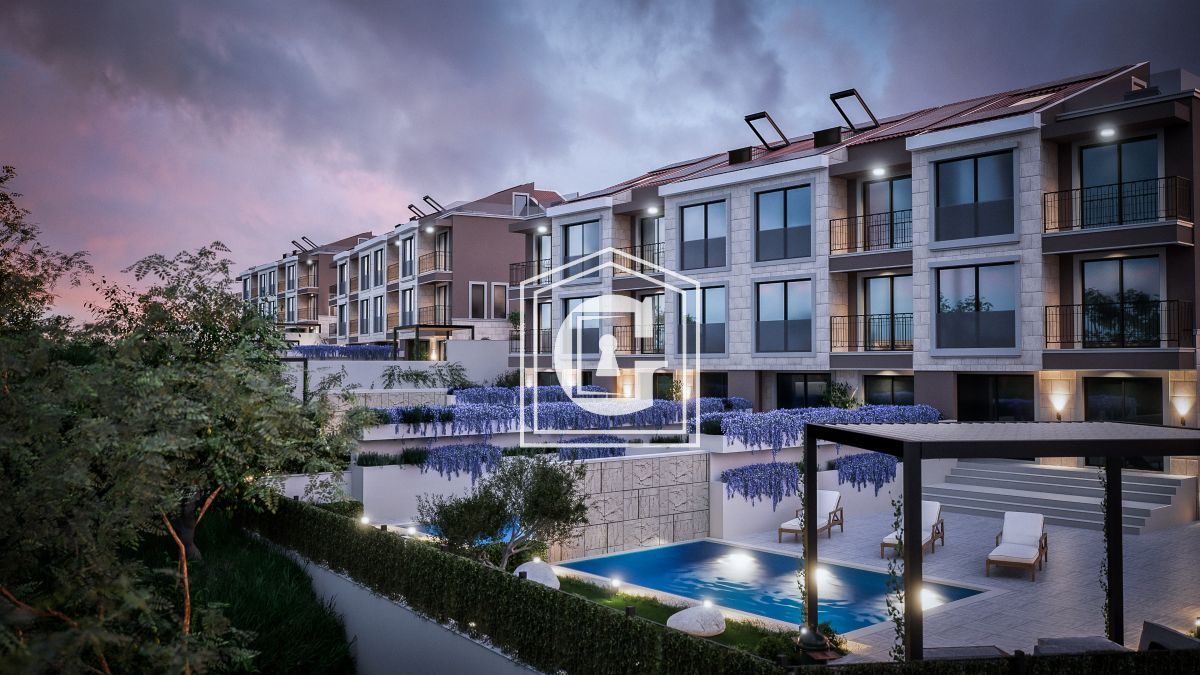 Elite Townhouses With A Pool!!!