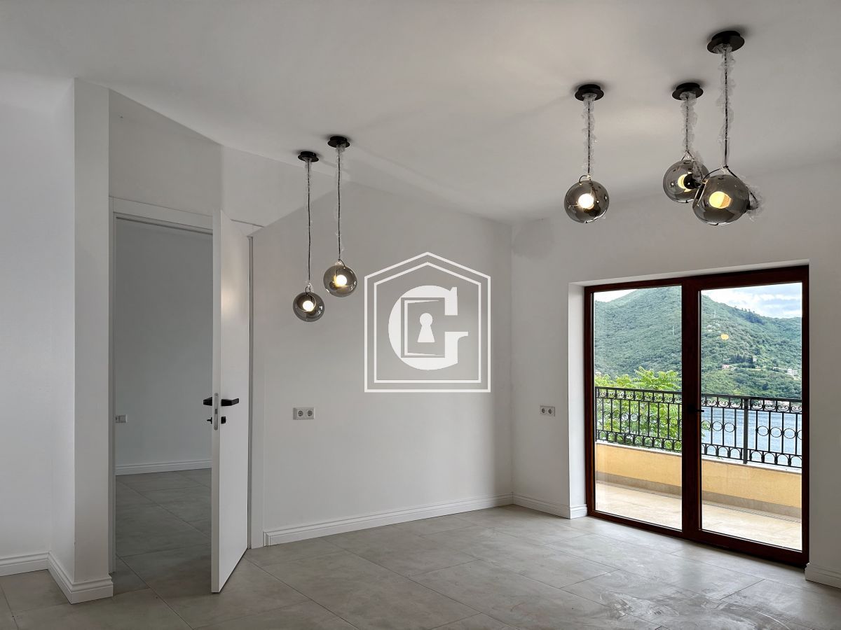Gorgeous New Apartment With A Bay View!