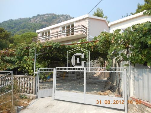 House For Sale For Living And Investment!