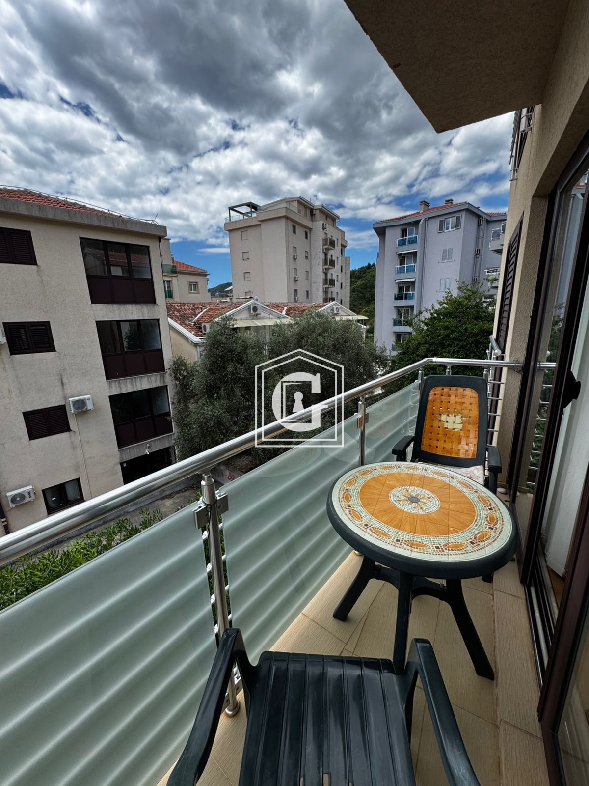 Apartment With 1 Bedroom At A Super Price!!!