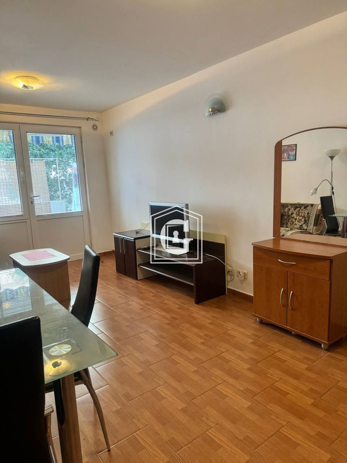 Apartment With 2 Bedrooms And Garden!!!