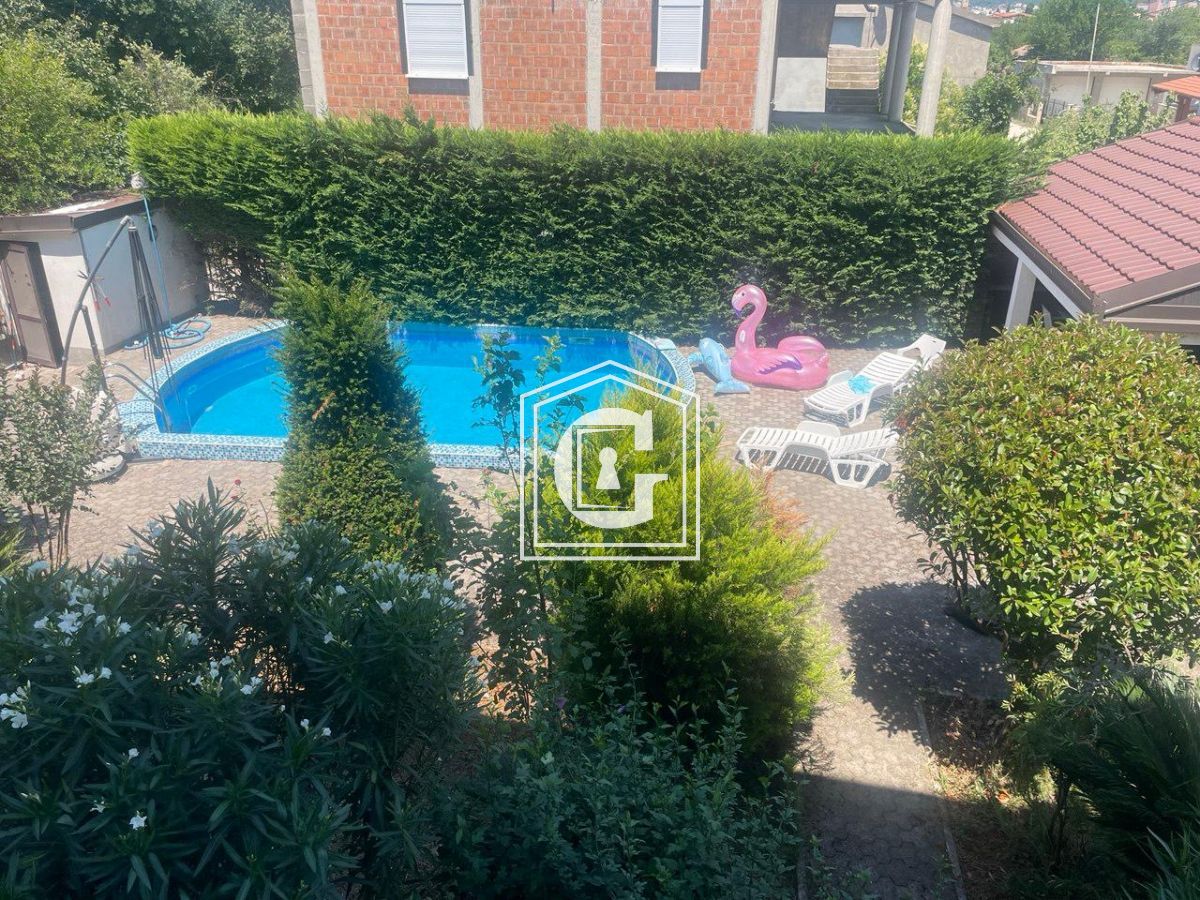 Cozy Apartment With 3 Bedrooms And A Private Courtyard With A Pool!!!