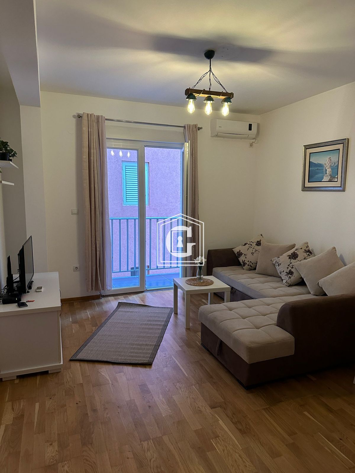 APARTMAN SA 1 SPAVAĆOM SOBOM U CENTRU BUDVE!!!