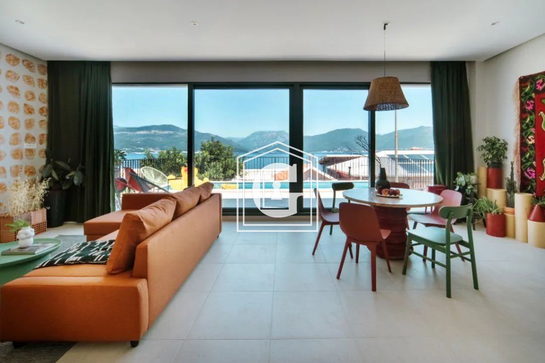 Vile sa panoramskim pogledom na more! Tivat!