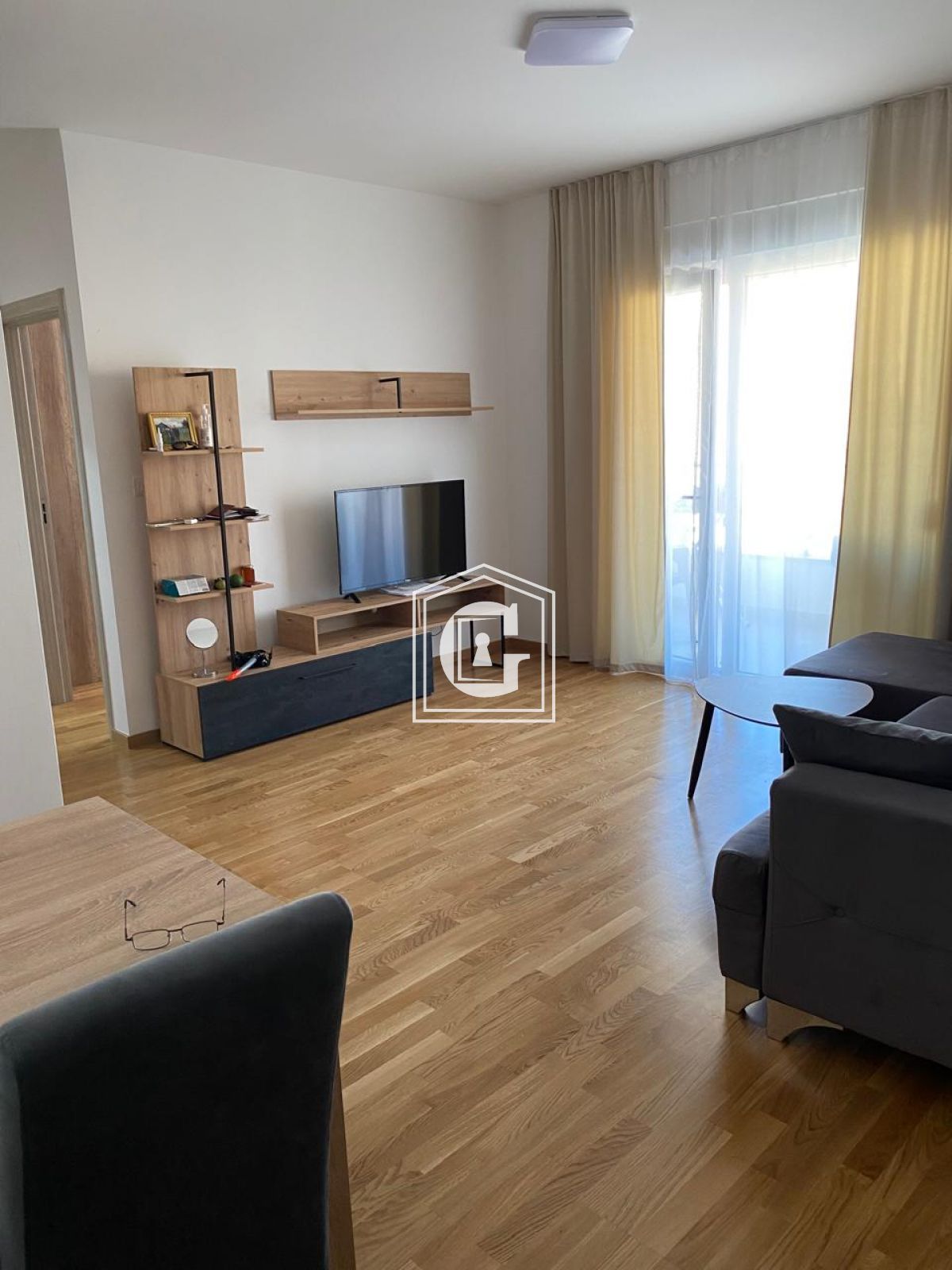 STAN SA 1 SPAVAĆOM SOBOM!