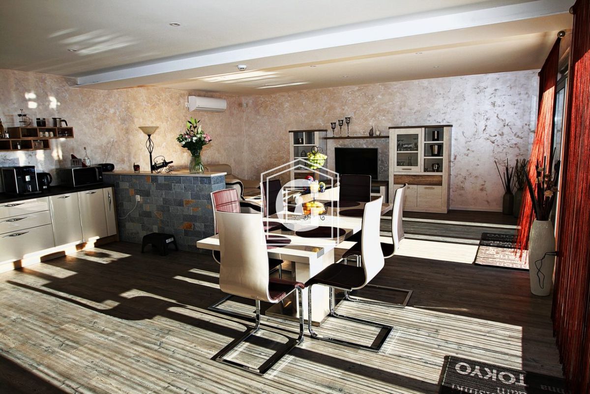 LUksuzna vila u Krimovici sa zadivljujućim pogledom na more, bazenom i raskošnim enterijerom!!!