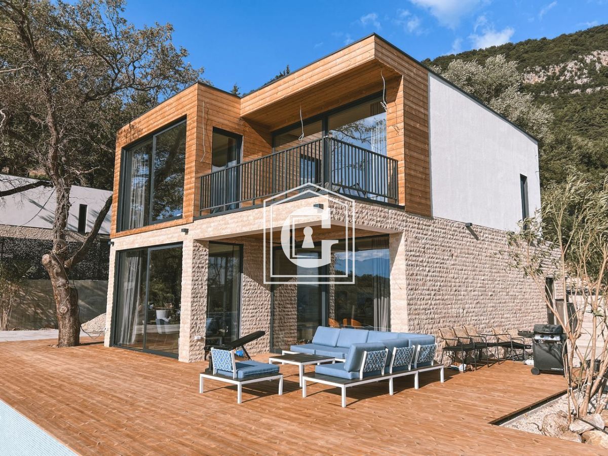 Exclusive complex of modern luxurious villas