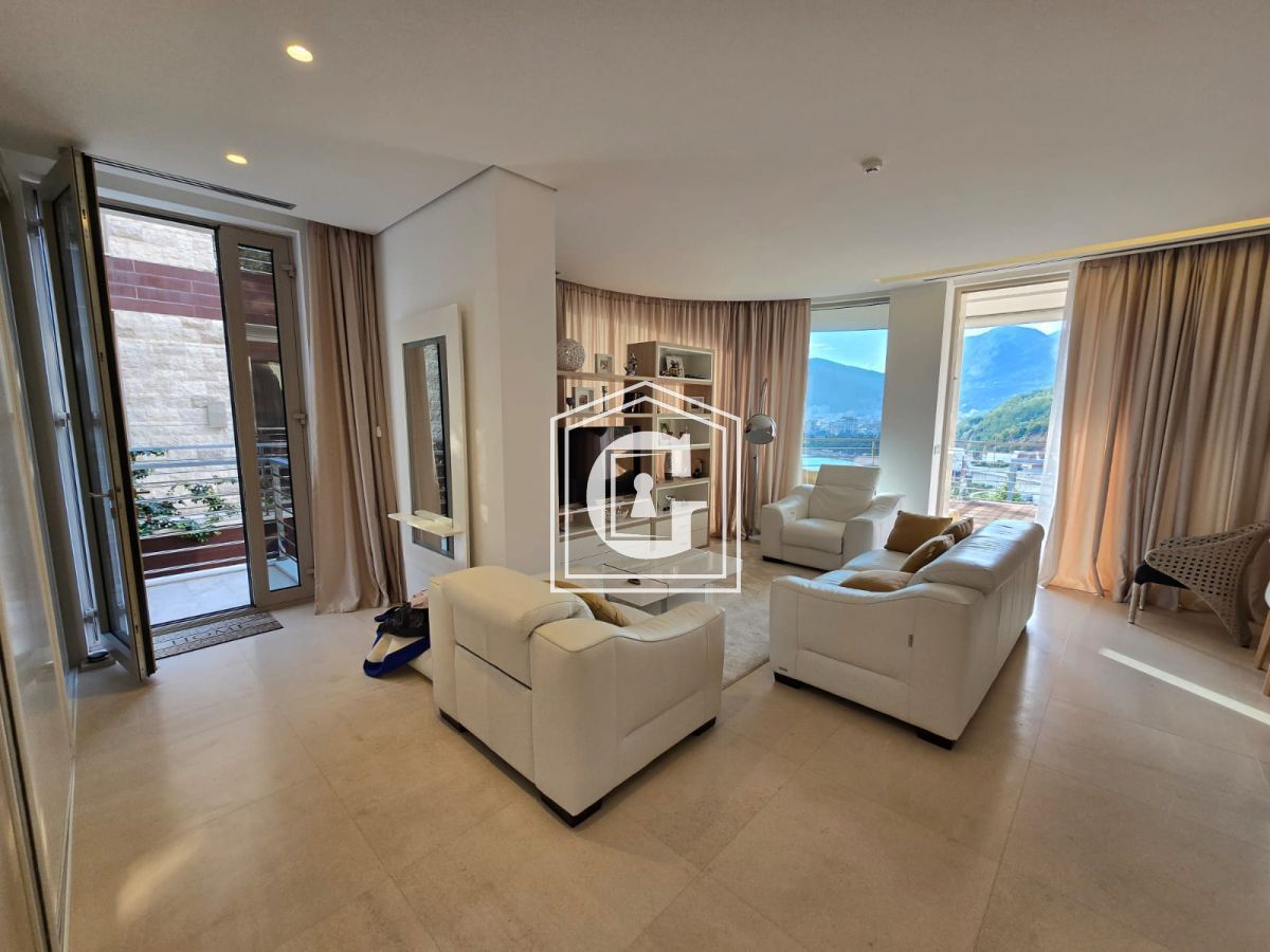 Luxurious apartment with 2 bedrooms and panoramic view of the sea and mountains