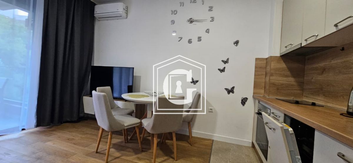 Уютная квартира в доме с бассейном!