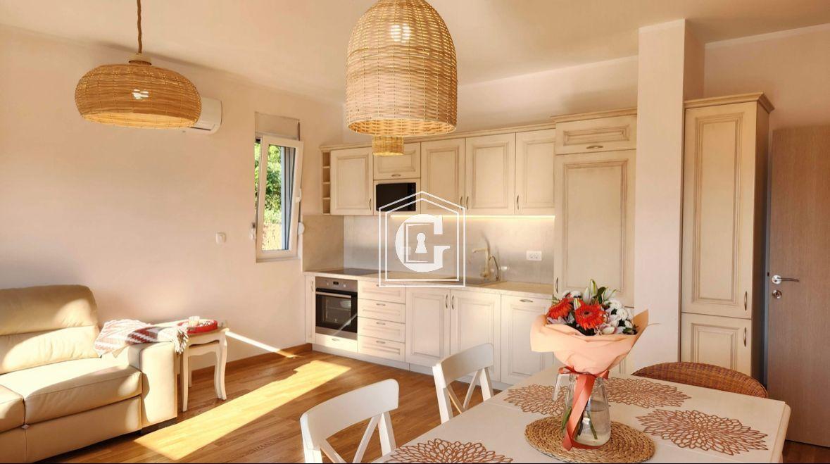 Excellent apartment in a new building with 2 bedrooms, with a view of the sea and mountains!!!