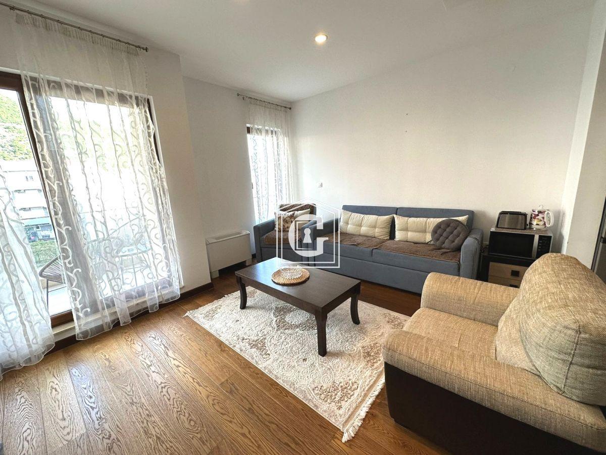 Stan u 5 minuta od mora sa 2 spavaće sobe u kući povećanog komfora!!!