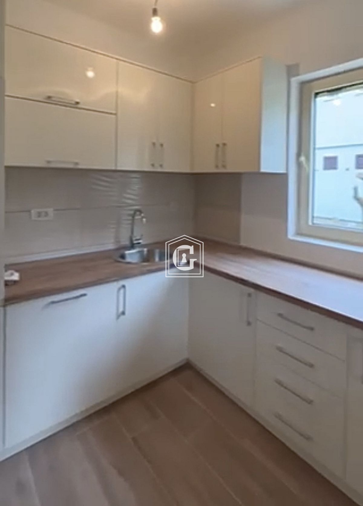 Apartment with 3 bedrooms in a private villa 300m from the sea!!!