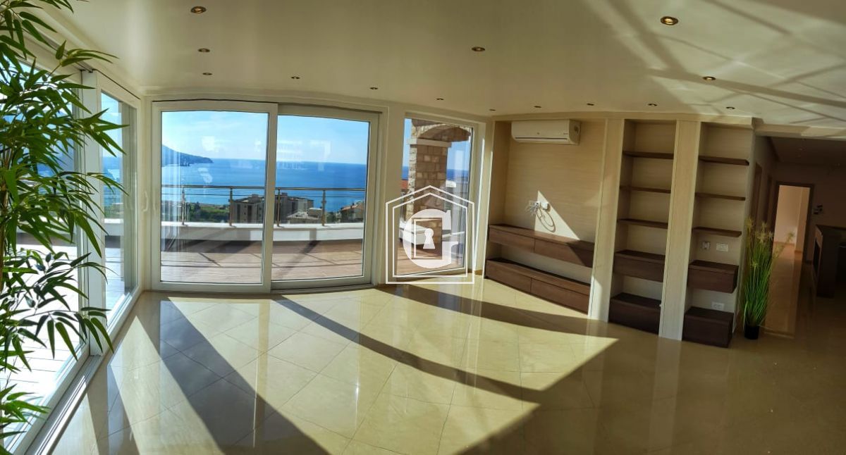 Stan sa 3 spavaće sobe i privatnim bazenom!!!