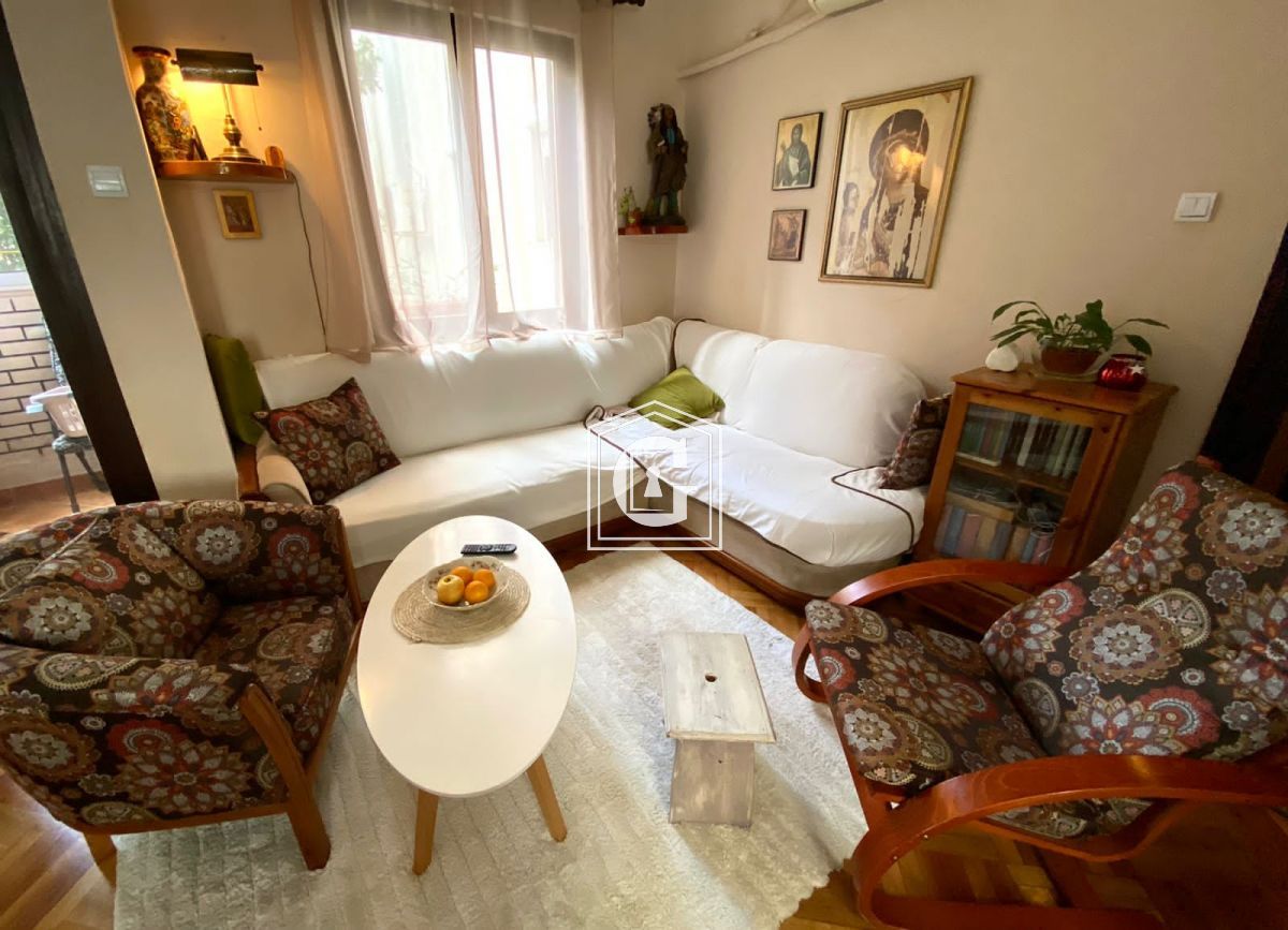 Stan sa 2 spavaće sobe na 5 minuta od centra!!!