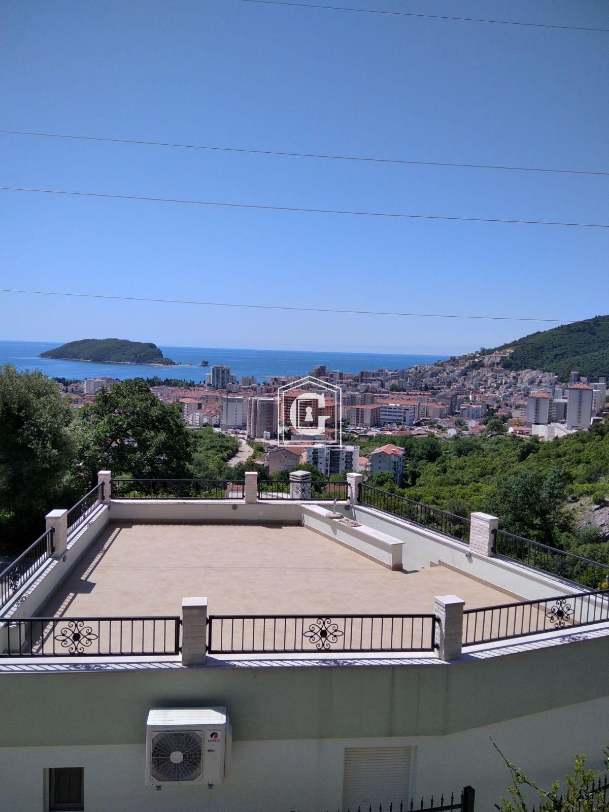 House with 4 bedrooms and sea view!!!