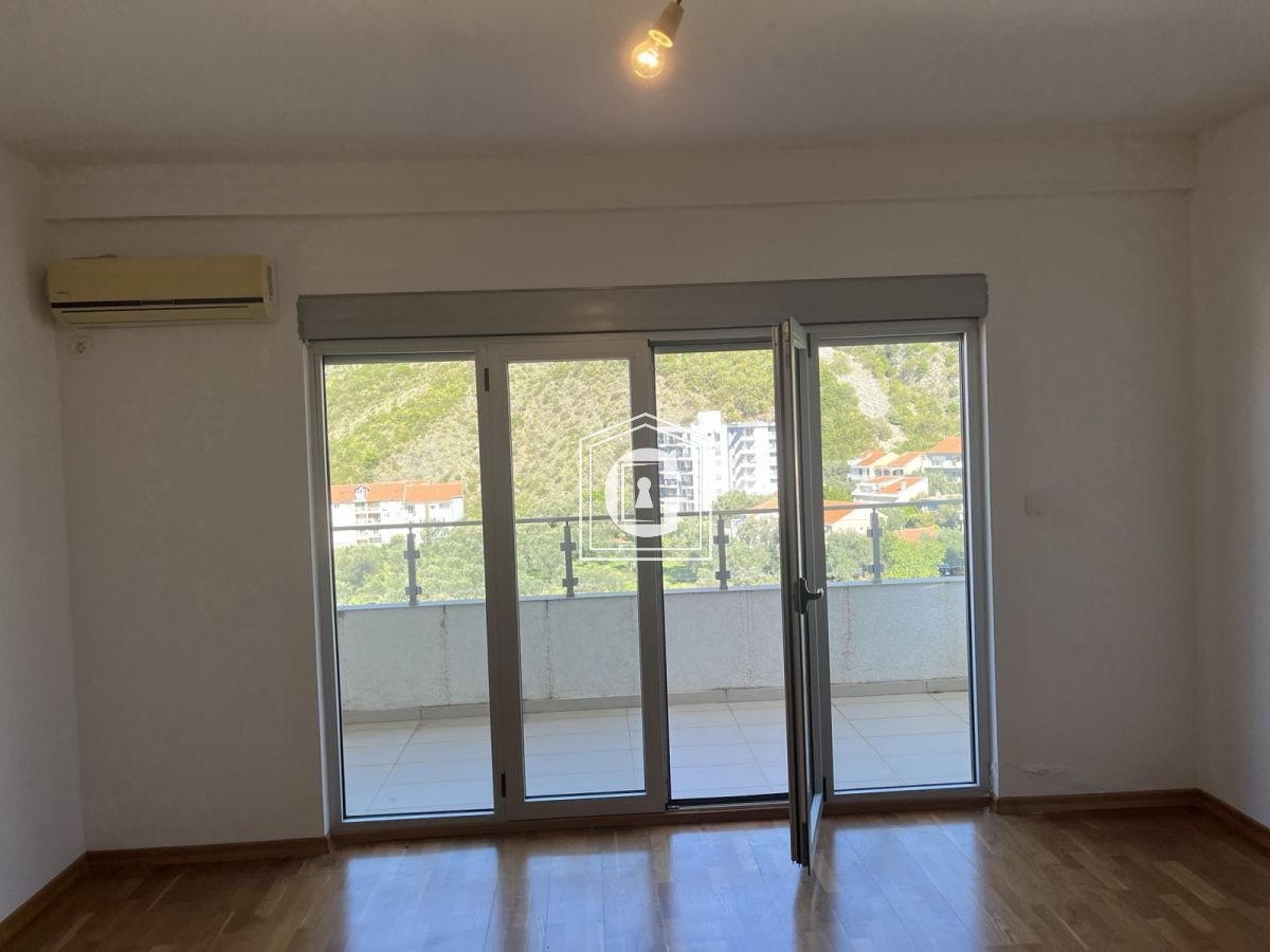 Stan sa 2 spavaće sobe!!!