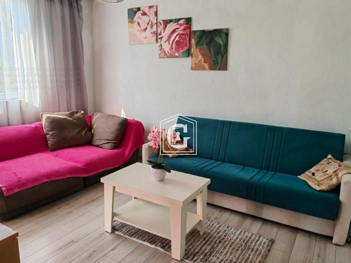 КУЋА СА 4 НАМЕШТЕНА СТАНА!!!