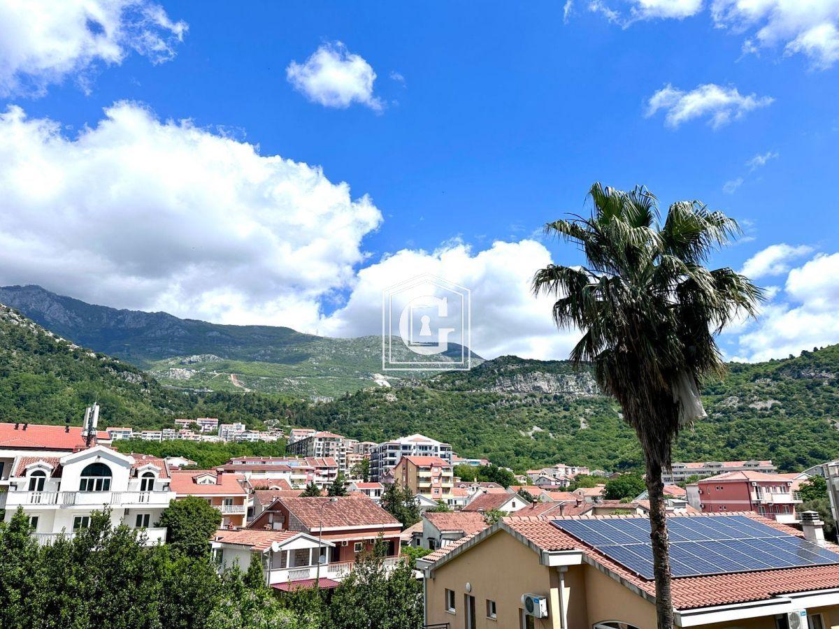 Apartment with 3 bedrooms in the center of Budva!!!