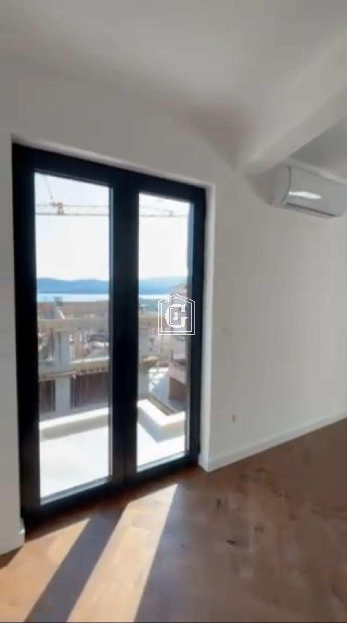 STAN SA 3 SPAVAĆE SOBE U NOVOJ KUĆI U TIVATU!!!