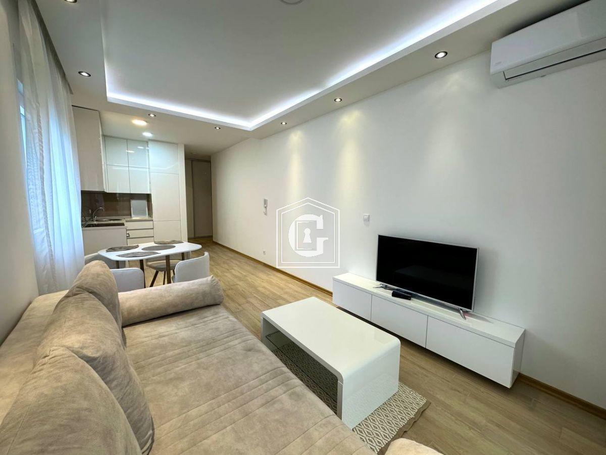 Studio in a modern house!!!!