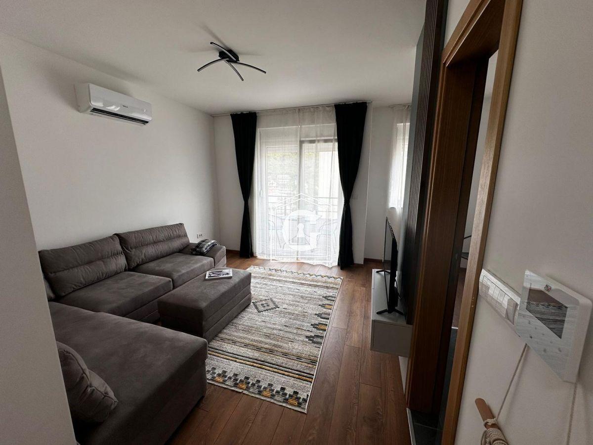 ОДЛИЧАН СТАН С 1 СПАВАЋОМОМ У БУДВИ!!!