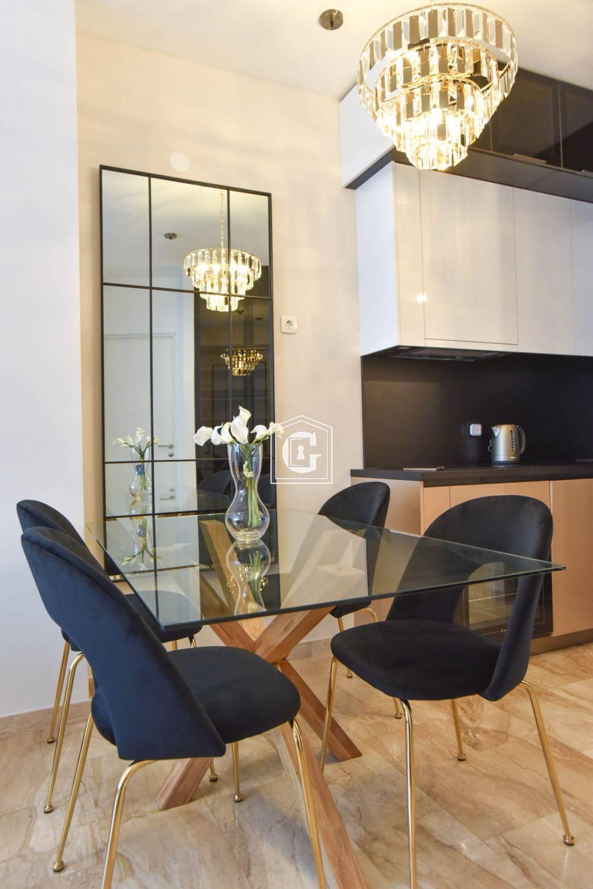 Stylish apartment with 1 bedroom and designer renovation!!!