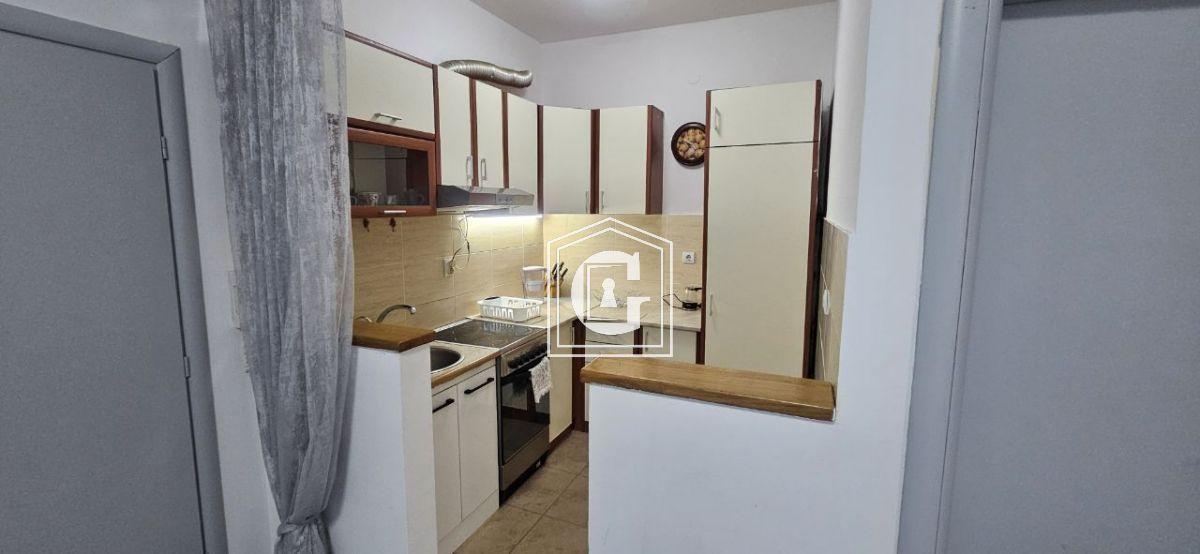 Stan sa 2 spavaće sobe u centru Budve