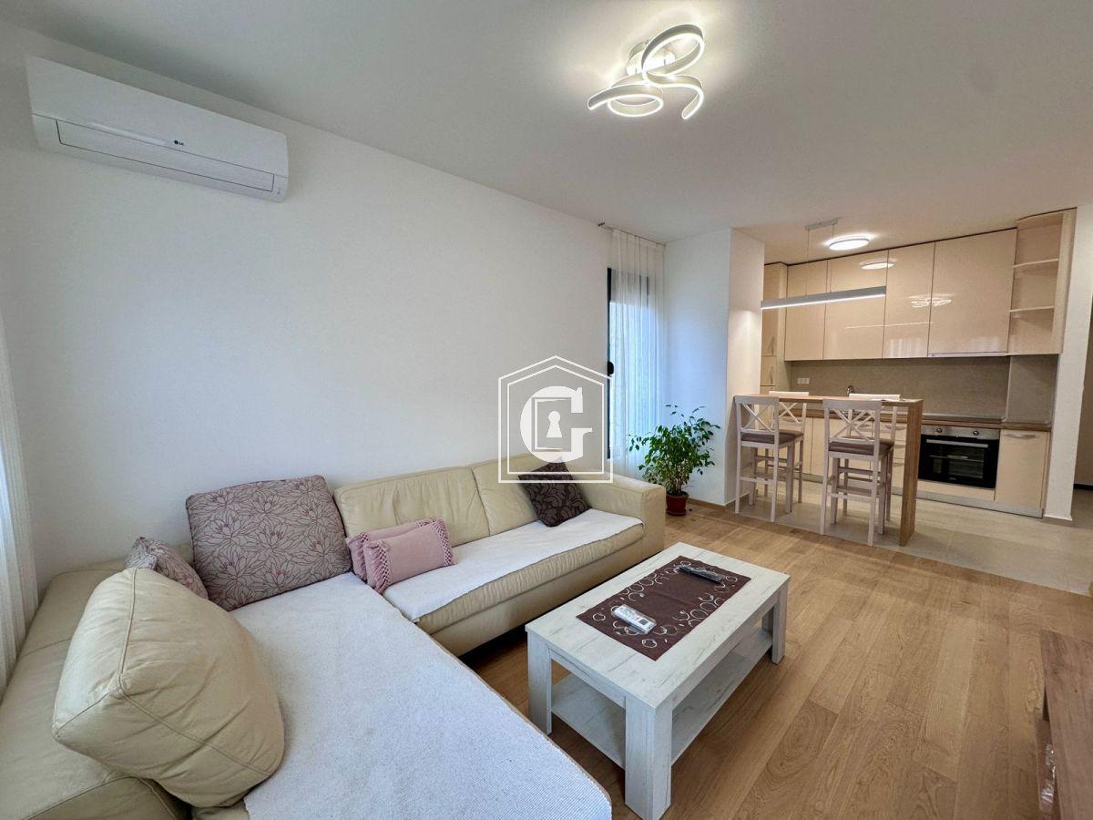 Apartment with 1 bedroom and a large terrace in Bečići!!!