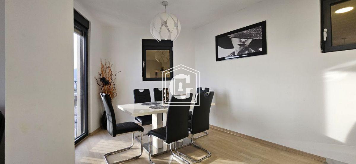 Apartment with 2 bedrooms and direct sea view!!!