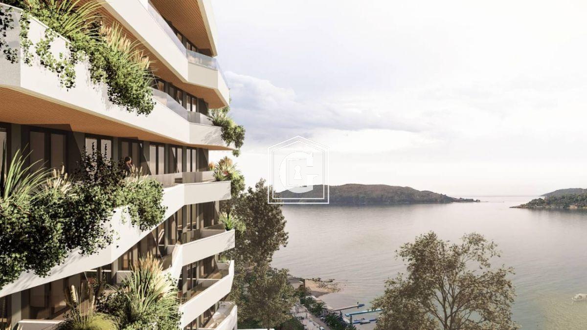 Stan sa velikom terasom na krovu u prestižnom stambenom kompleksu!!!