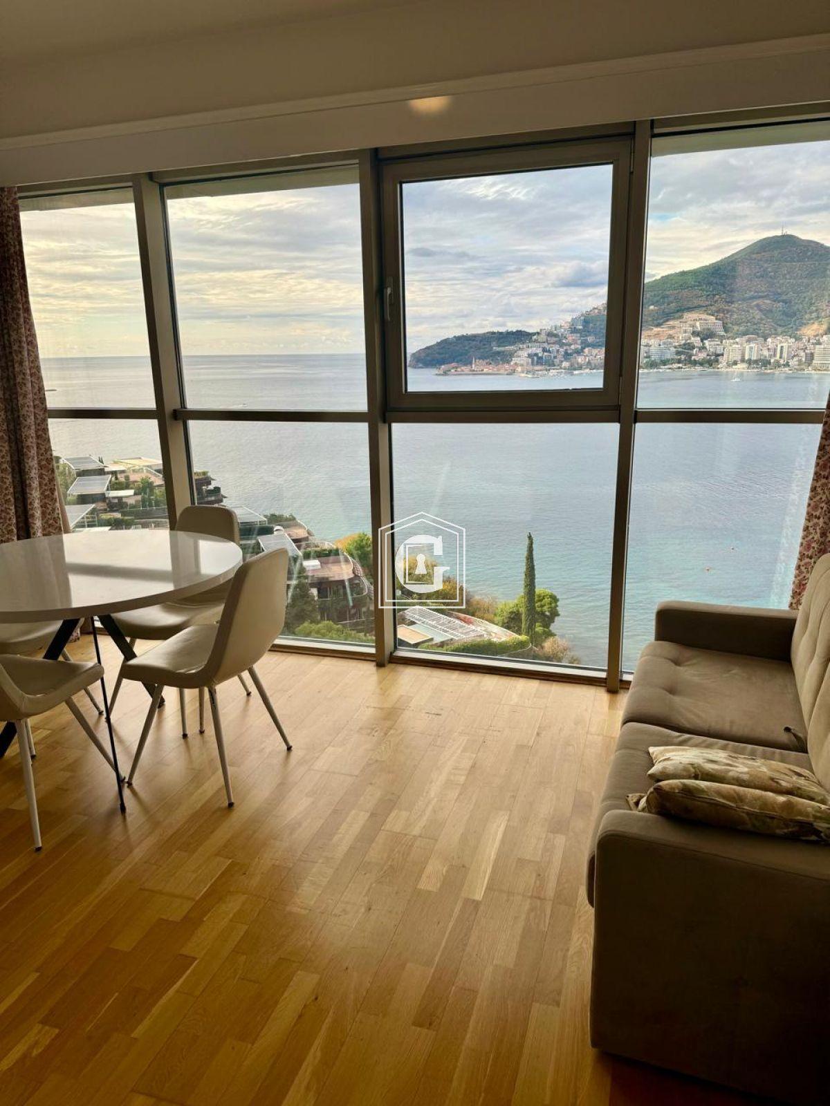 Studio on the first line with a sea view!!!